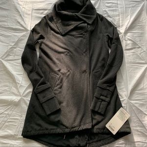 NWT Lululemon Gratitude Wrap Sz 4 Heathered Black